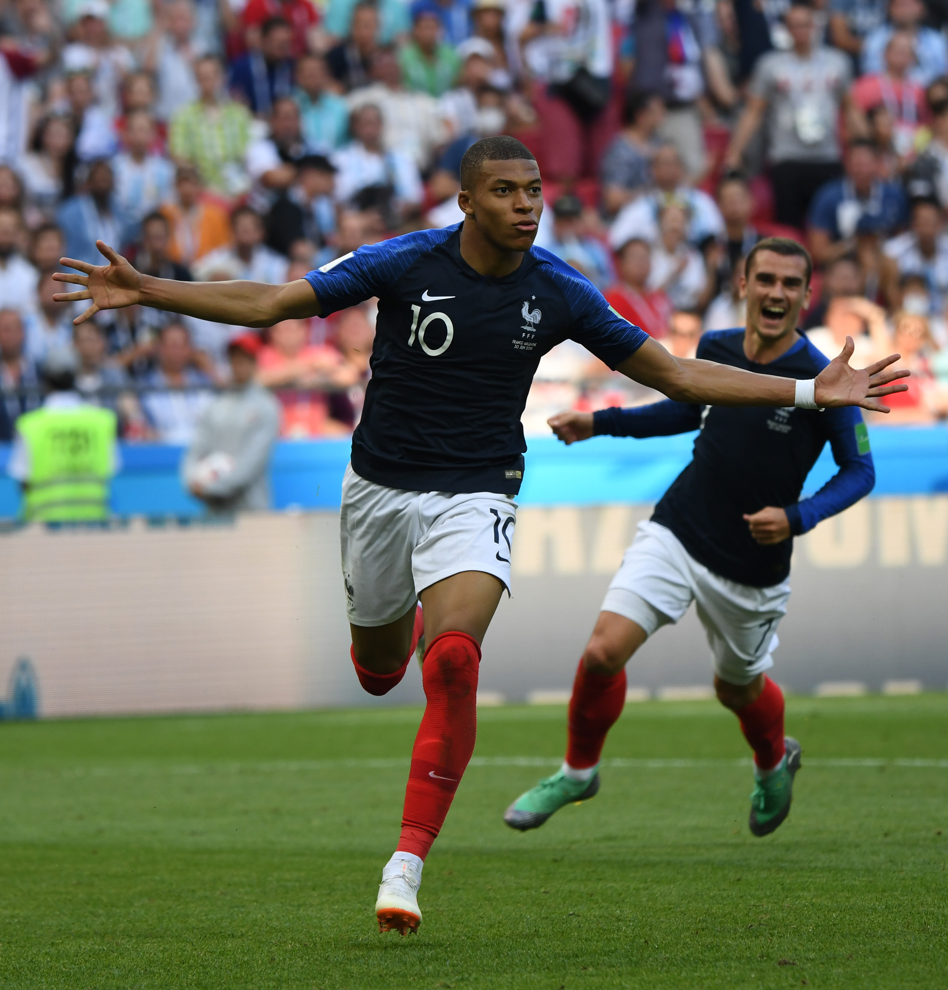 🎮HLE 2-0 DK：许哥一分钟倒两次无力再战，HLE再下一城（🎮HLE 2-0 DK：许哥一分钟连倒两次无力回天，HLE再取一城）