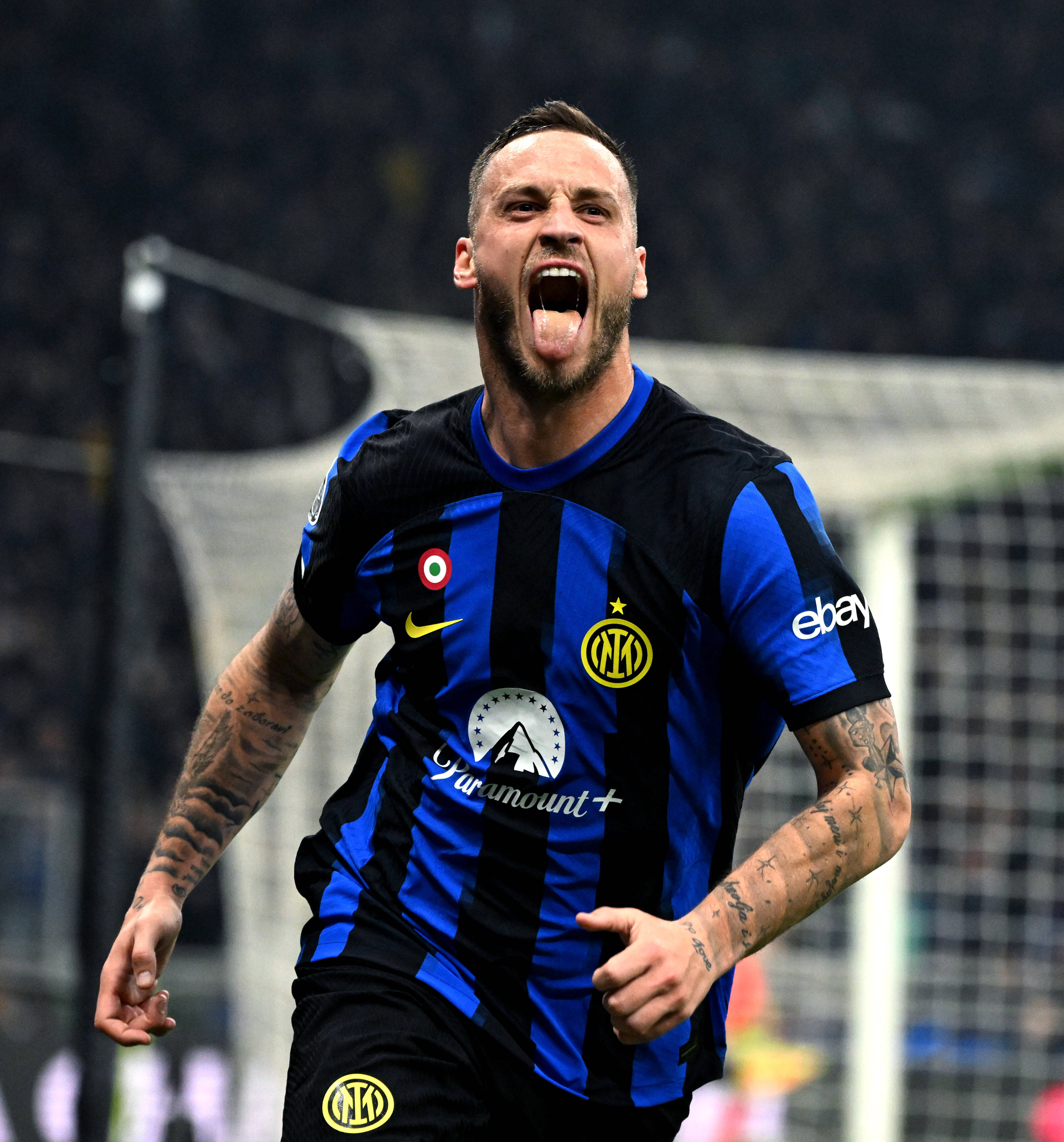 体坛联播｜梅西夺取美职联冠军，萨拉赫炮轰斯洛特（体坛快报丨梅西加冕美职联，萨拉赫抨击斯洛特）