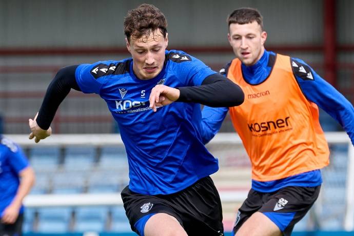 曼联计划打破转会纪录，签下埃利奥特·安德森和马特塔，争夺关键球员。（曼联欲刷新转会纪录，追逐埃利奥特·安德森与马特塔，力争关键目标）