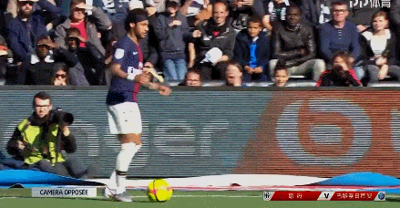 在利物浦夺冠巡游期间开车撞伤百人，肇事者被判21年半监禁（利物浦夺冠游行酿车祸致百人受伤，肇事司机获刑21年半）