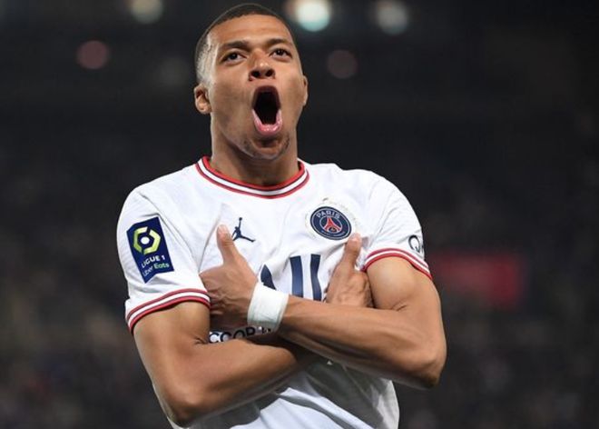 还得看圆神😱安东尼连场建功助球队欧联杯获胜，本赛季已8球4助（圆神发威！安东尼连场破门助球队欧联告捷，本季已8球4助）