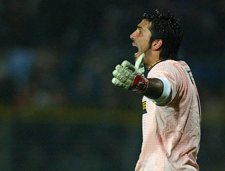 伦敦德比阿森纳或留手 数据支持枪手小胜拿分（伦敦德比：阿森纳或收着踢，数据看好枪手小胜取分）