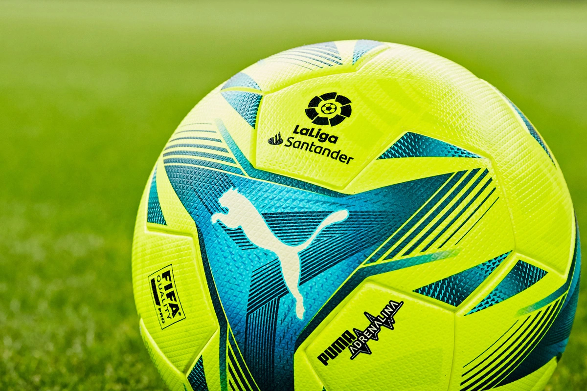 国安刚拿到足协杯冠军，就要给新帅准备三份引援大礼，值得期待（国安捧起足协杯，新帅将获三重引援厚礼，拭目以待）