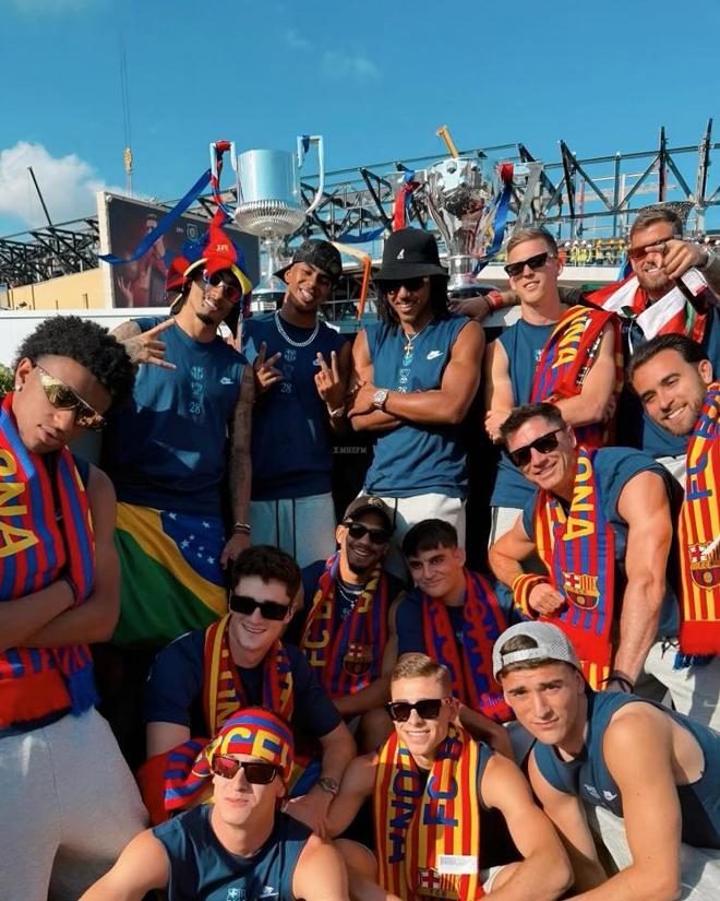 氛围不错，美国季前赛顺利收官后曼联球员集体团建（美国行完美收官，曼联众将集体团建氛围拉满）