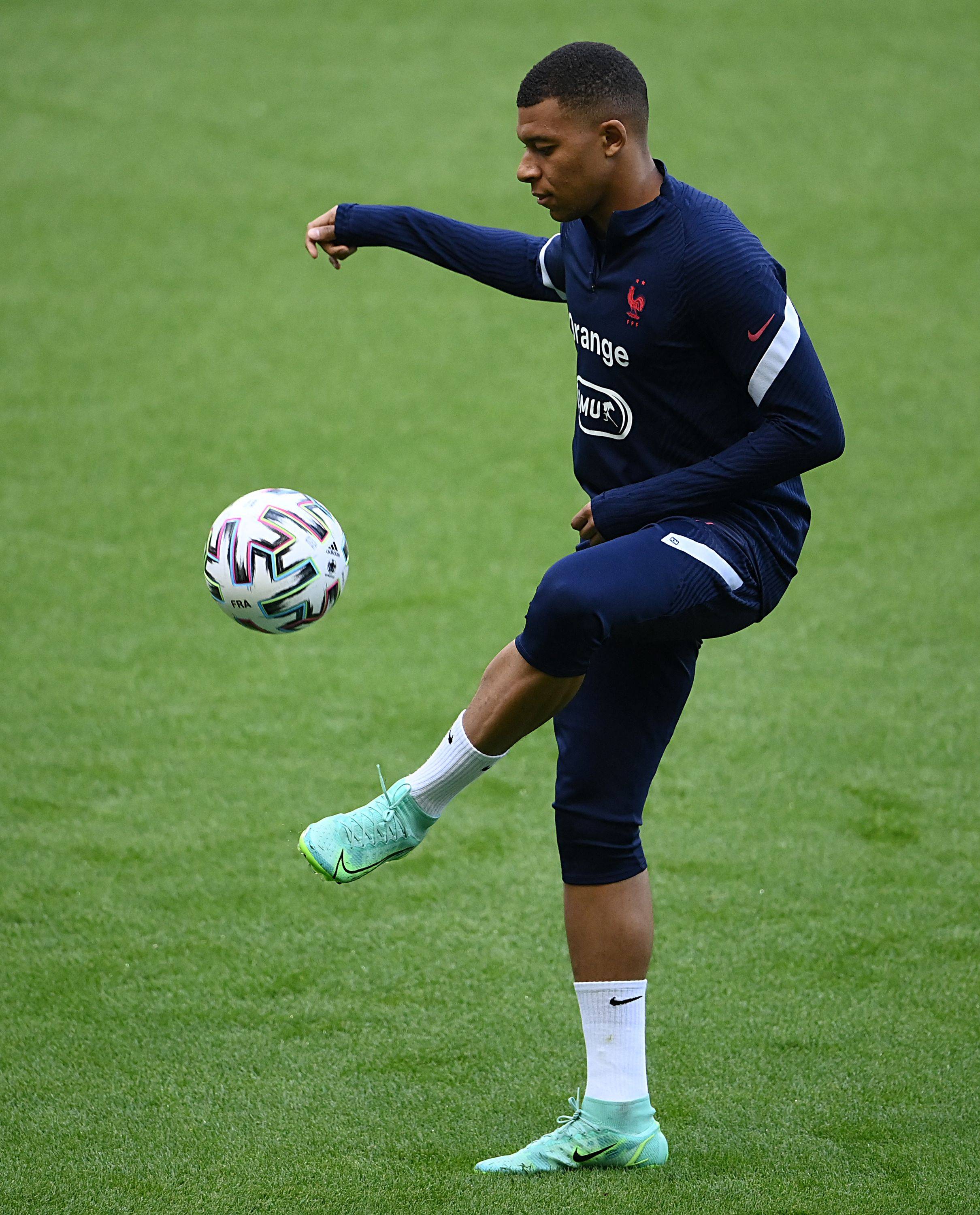 罗马靠稳健防守拿下胜利（稳固后防助罗马取胜）