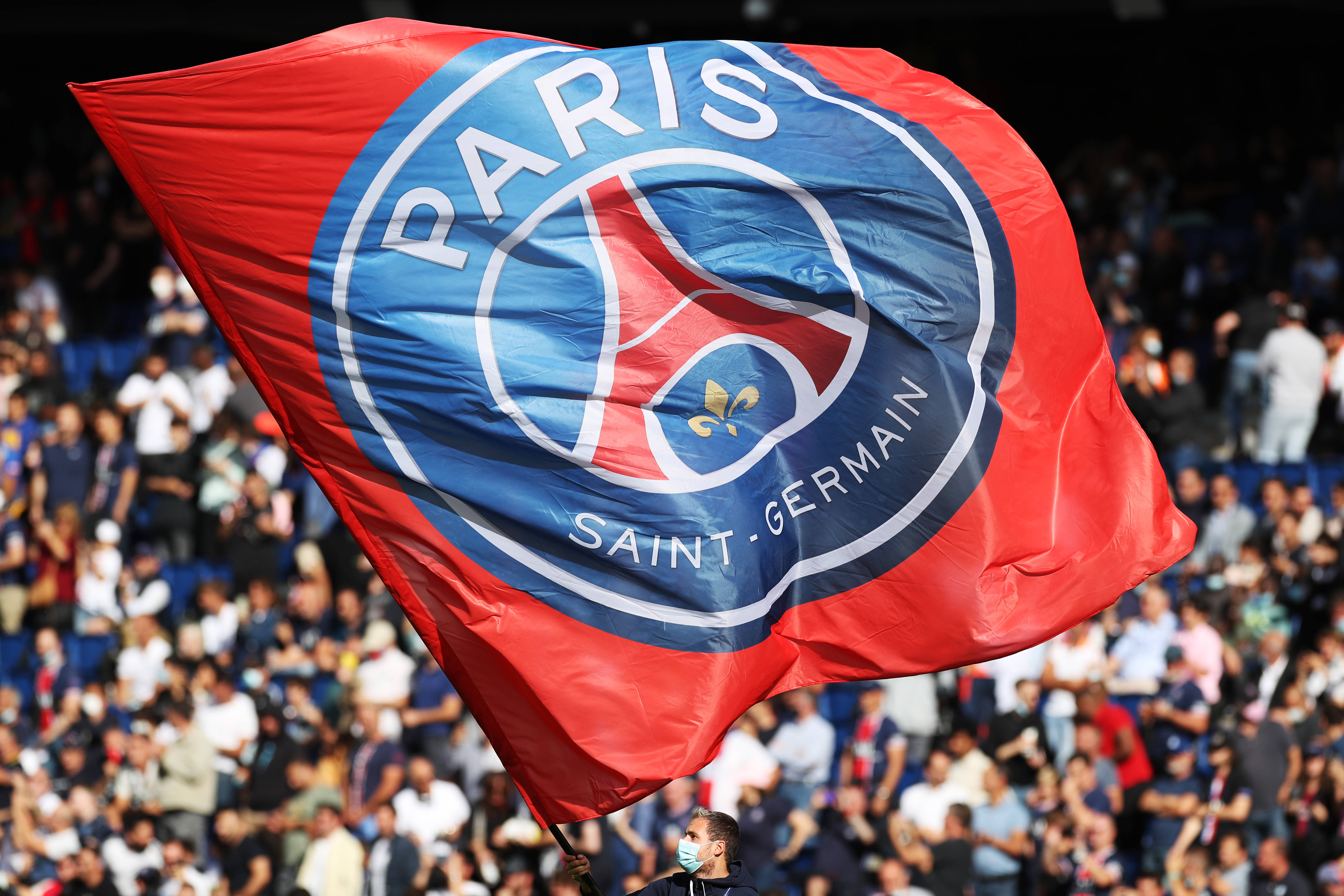 一齐登场！齐达内中国风亮相FC嘉年华，传奇卡重磅揭晓！（齐达内中国风亮相FC嘉年华，传奇卡重磅发布！）