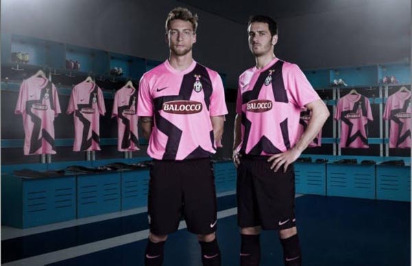 翻修球场，“连滚带爬”为的是“从从容容”（球场翻新，眼下忙乱只为将来从容）