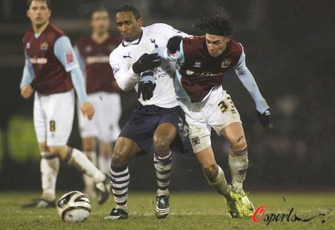 中超：武汉三镇2-0战胜上海申花（中超：武汉三镇2比0力克上海申花）