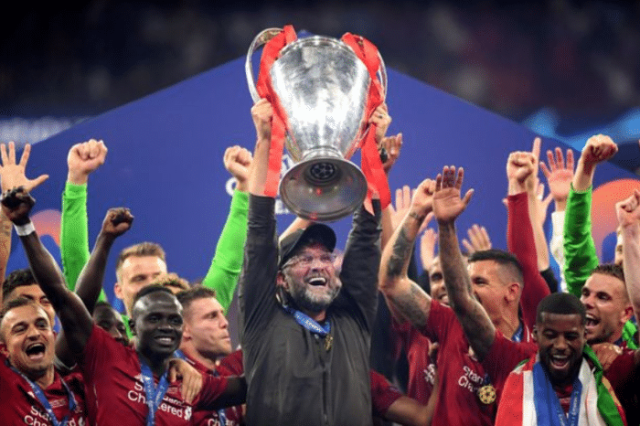 快速反击直接打穿整条防线（闪电反击一举撕裂整条防线）