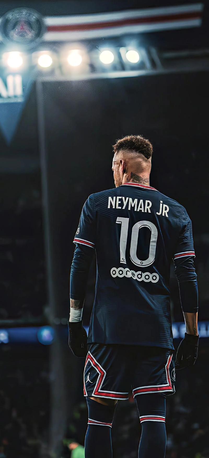 防线漏洞频出 对手屡屡冲击（防守屡现破绽 对手频频冲击）