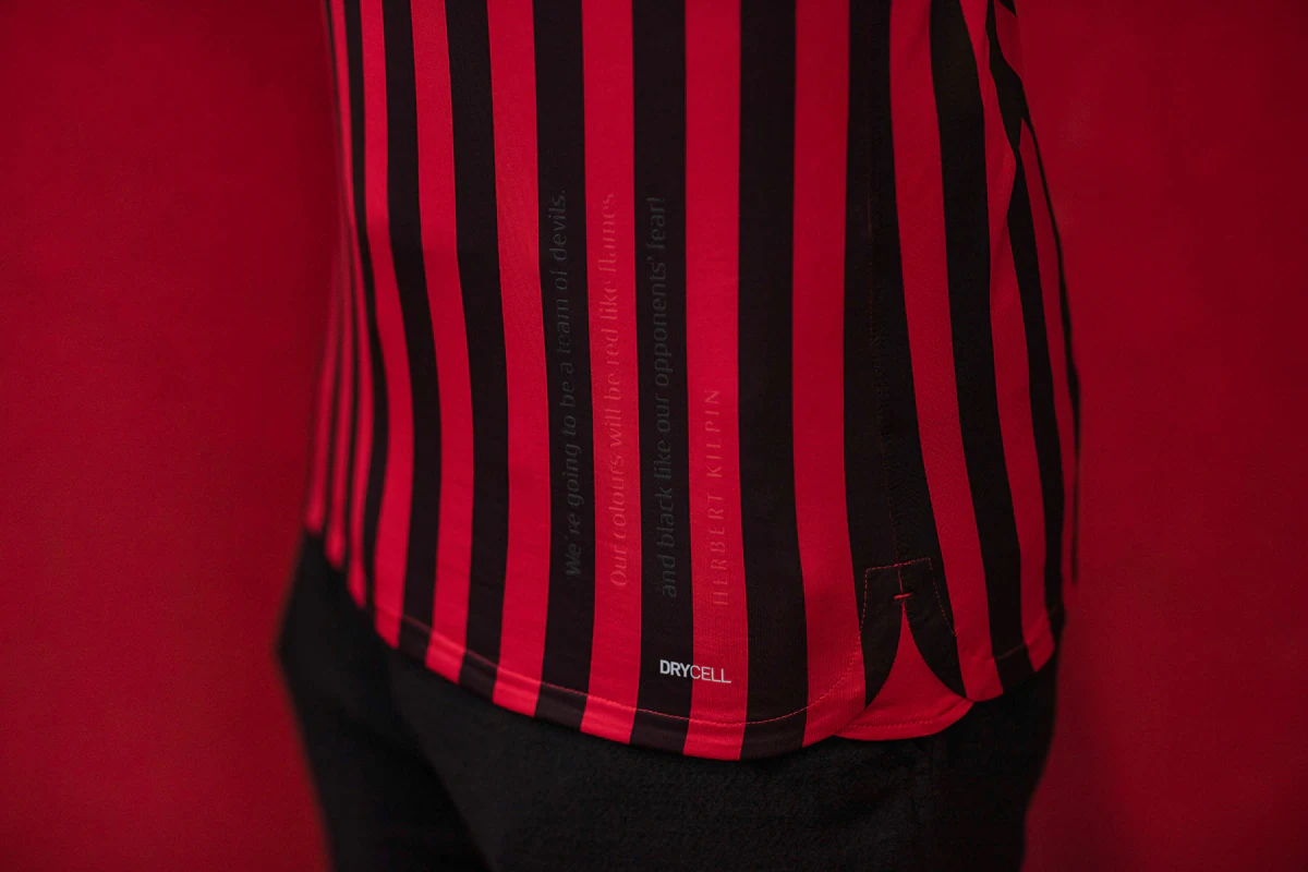 猹伯特AI足球分析 - 稳如磐石的国米，遭遇动荡的利物浦（猹伯特AI足球解读：稳若泰山的国米，对阵动荡中的利物浦）