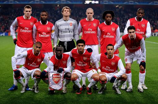 阿森纳主场遭维拉逆转，失去三分，表现不佳，球迷失望。（阿森纳主场被维拉翻盘，三分尽失，低迷表现令球迷沮丧）