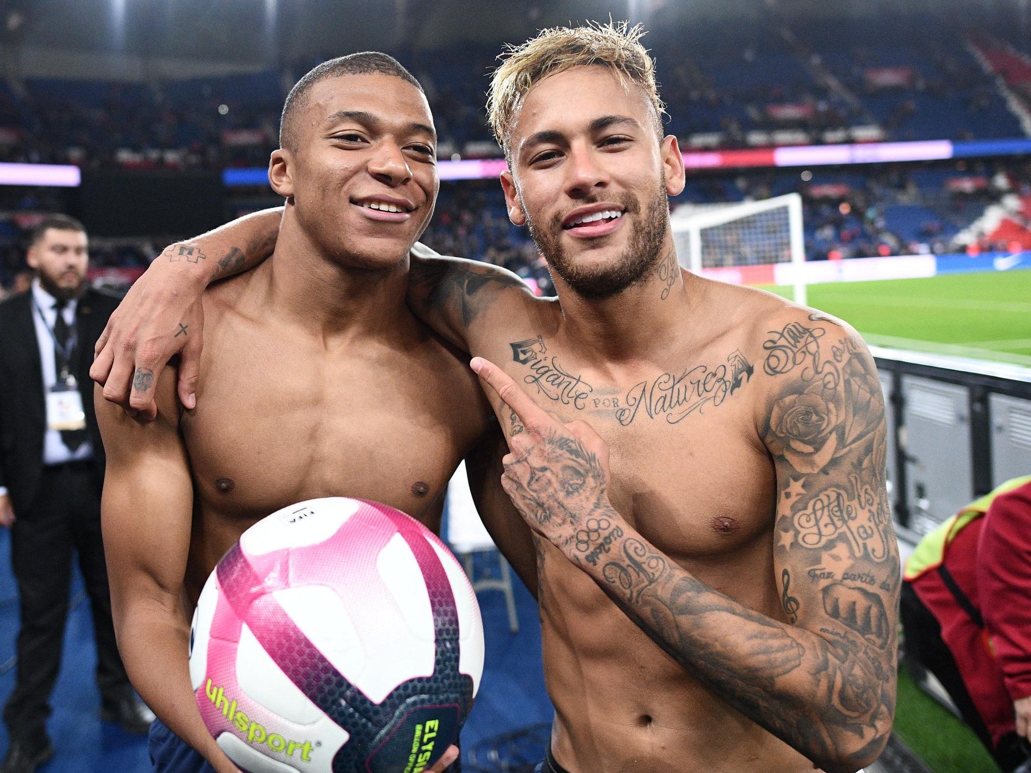 桑托斯：队友们帮了我很多，和内托等人比赛让我感觉很轻松（桑托斯：在队友支持下，与内托等人交手让我倍感轻松）